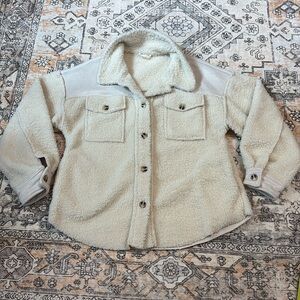 NEW IN M oversized cream colored Shacket sweater —suede and Sherpa textured